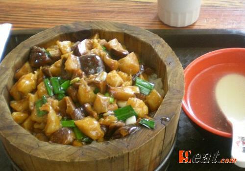 >> 香菇滑鸡木桶饭