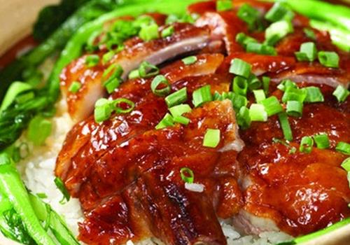 红烧鸡块煲仔饭